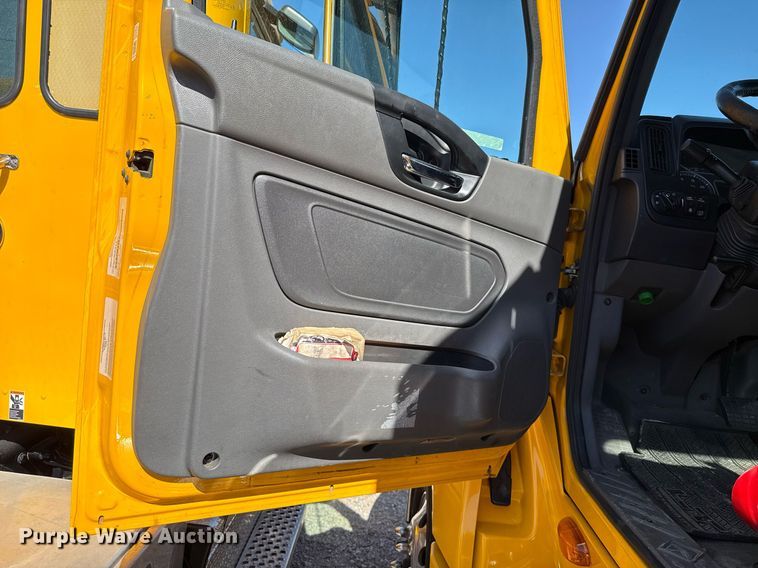 image for item EJ4573 2021 International LT625 semi truck