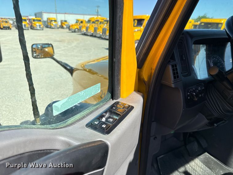 image for item EJ4573 2021 International LT625 semi truck