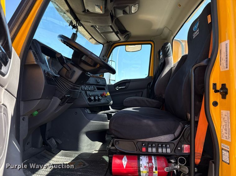 image for item EJ4573 2021 International LT625 semi truck