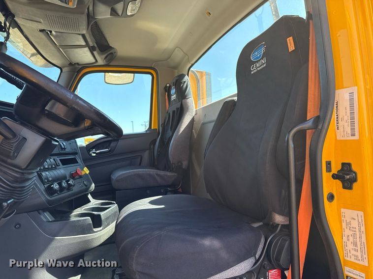 image for item EJ4573 2021 International LT625 semi truck