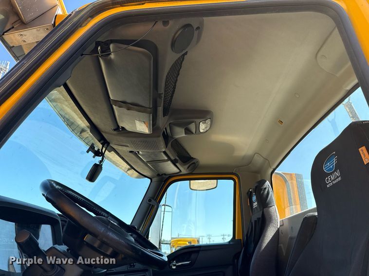 image for item EJ4573 2021 International LT625 semi truck