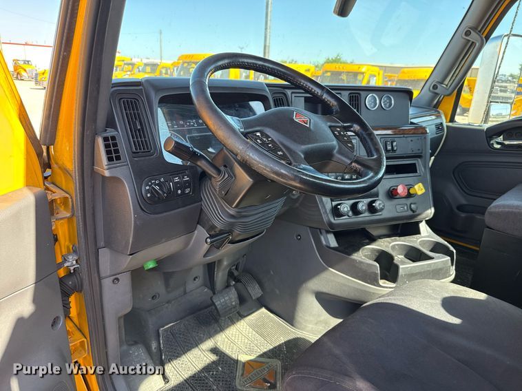 image for item EJ4573 2021 International LT625 semi truck