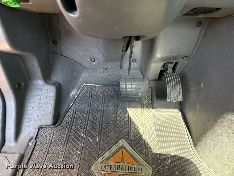 image for item EJ4573 2021 International LT625 semi truck