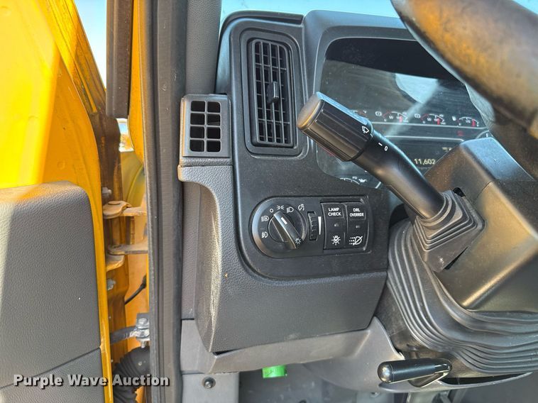 image for item EJ4573 2021 International LT625 semi truck