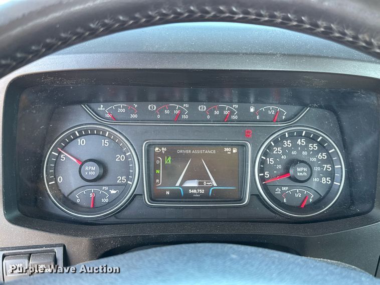 image for item EJ4573 2021 International LT625 semi truck