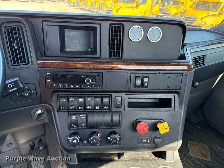 image for item EJ4573 2021 International LT625 semi truck