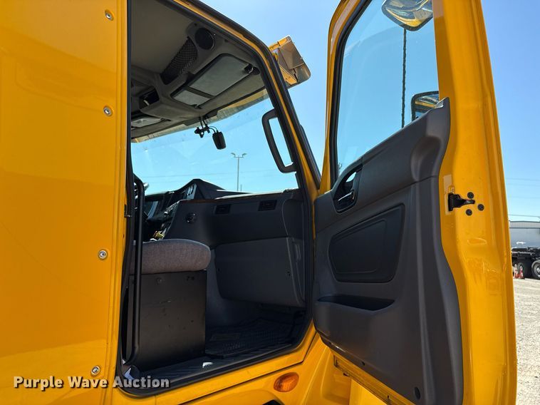 image for item EJ4573 2021 International LT625 semi truck