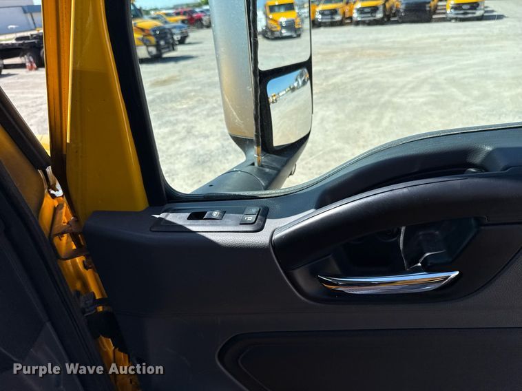 image for item EJ4573 2021 International LT625 semi truck