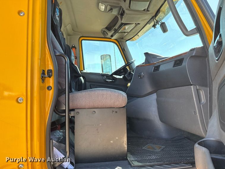 image for item EJ4573 2021 International LT625 semi truck