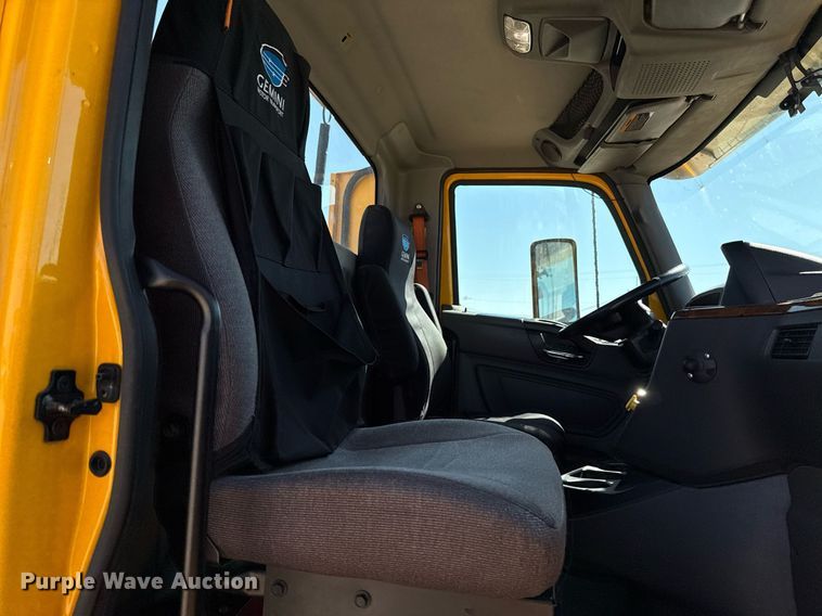 image for item EJ4573 2021 International LT625 semi truck