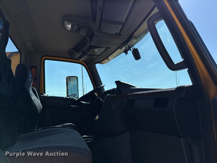 image for item EJ4573 2021 International LT625 semi truck