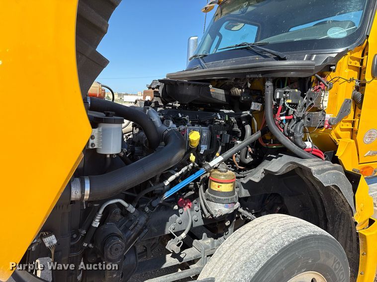 image for item EJ4573 2021 International LT625 semi truck