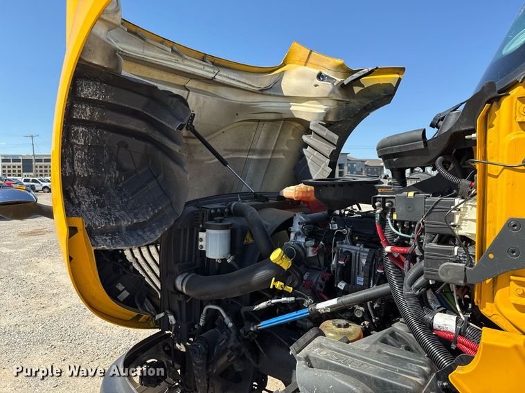 image for item EJ4573 2021 International LT625 semi truck