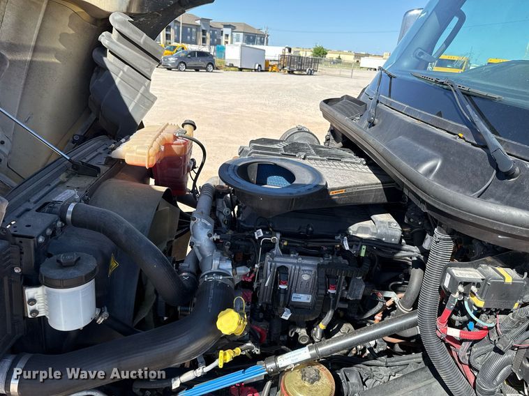 image for item EJ4573 2021 International LT625 semi truck