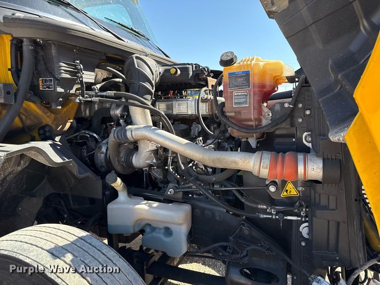 image for item EJ4573 2021 International LT625 semi truck