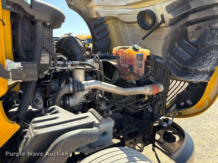 image for item EJ4573 2021 International LT625 semi truck