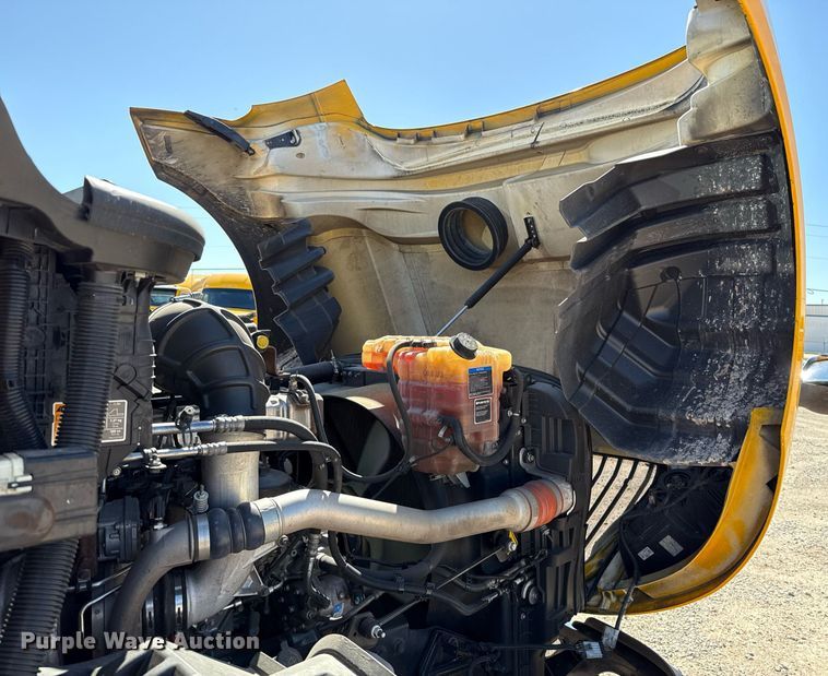 image for item EJ4573 2021 International LT625 semi truck