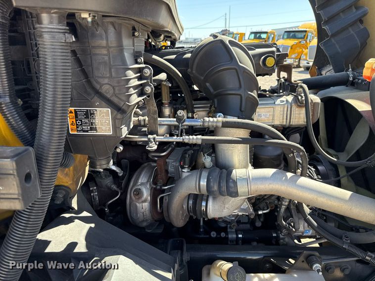 image for item EJ4573 2021 International LT625 semi truck