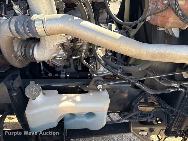 image for item EJ4573 2021 International LT625 semi truck