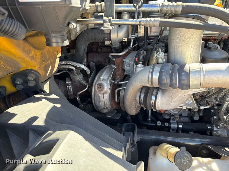 image for item EJ4573 2021 International LT625 semi truck