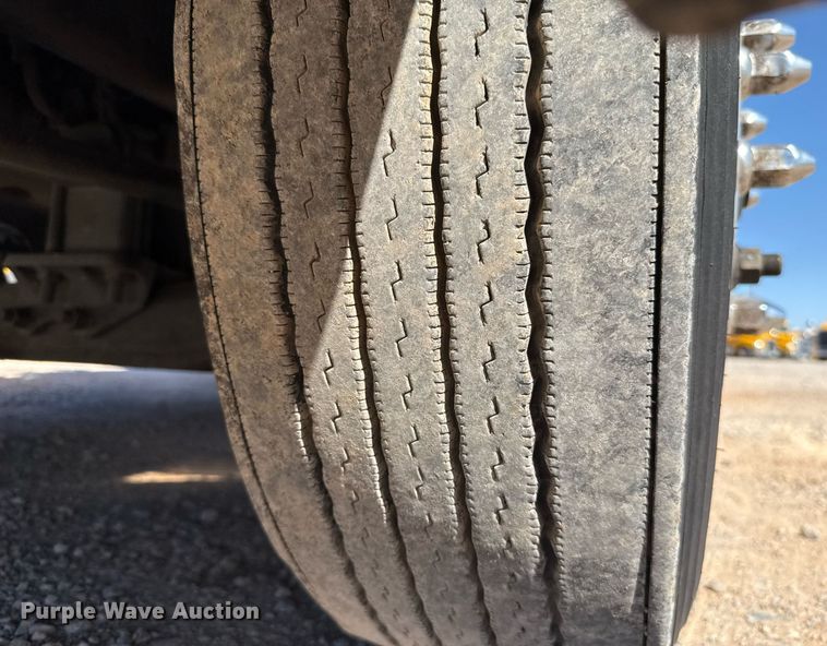 image for item EJ4573 2021 International LT625 semi truck