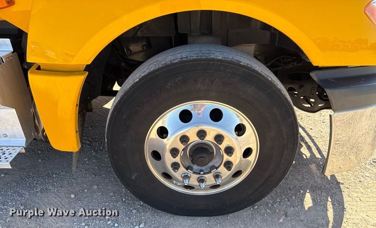 image for item EJ4573 2021 International LT625 semi truck