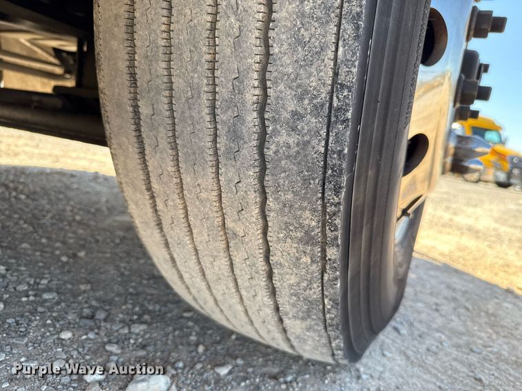 image for item EJ4573 2021 International LT625 semi truck