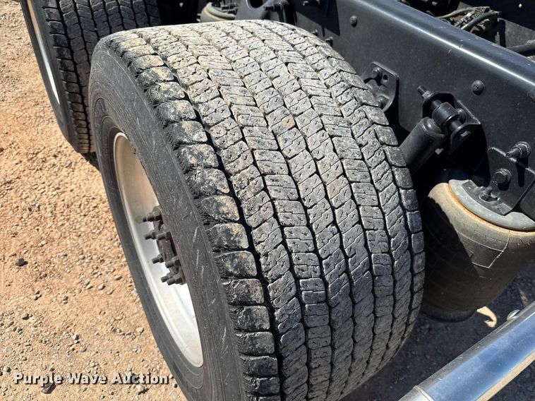 image for item EJ4573 2021 International LT625 semi truck