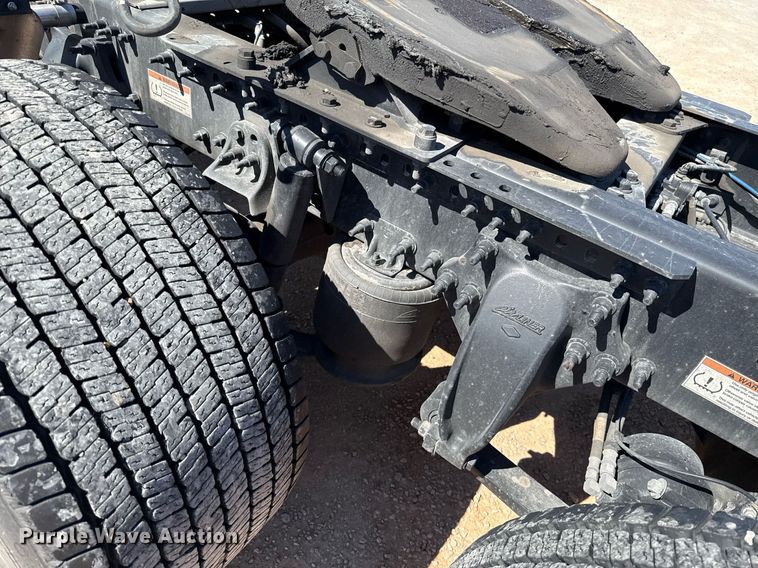 image for item EJ4574 2022 Freightliner Cascadia 126 semi truck