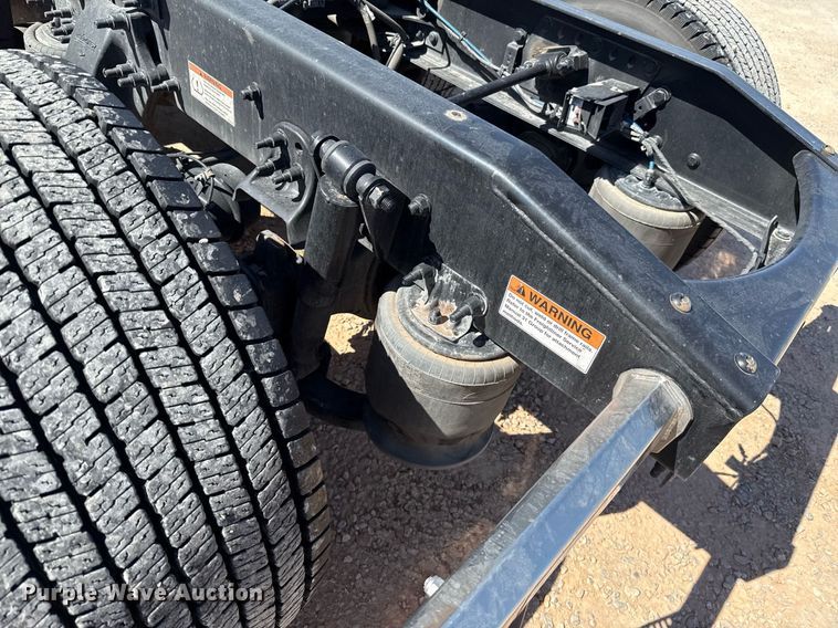 image for item EJ4574 2022 Freightliner Cascadia 126 semi truck