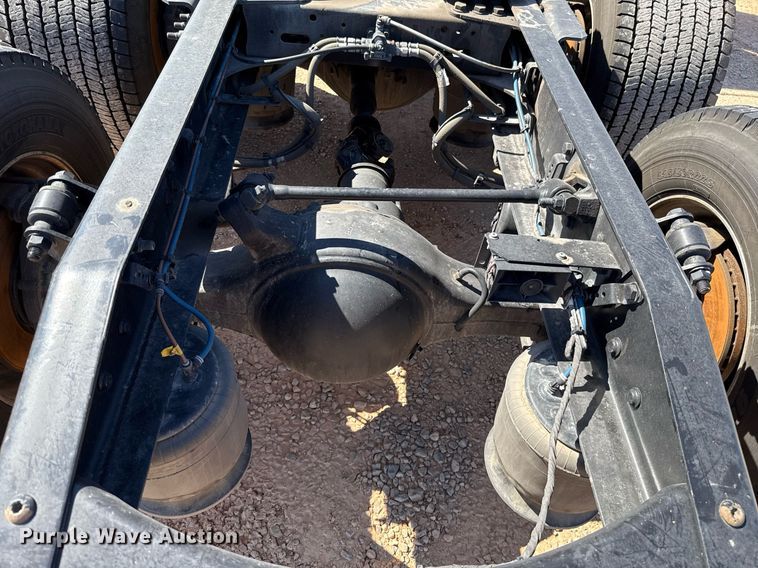 image for item EJ4574 2022 Freightliner Cascadia 126 semi truck