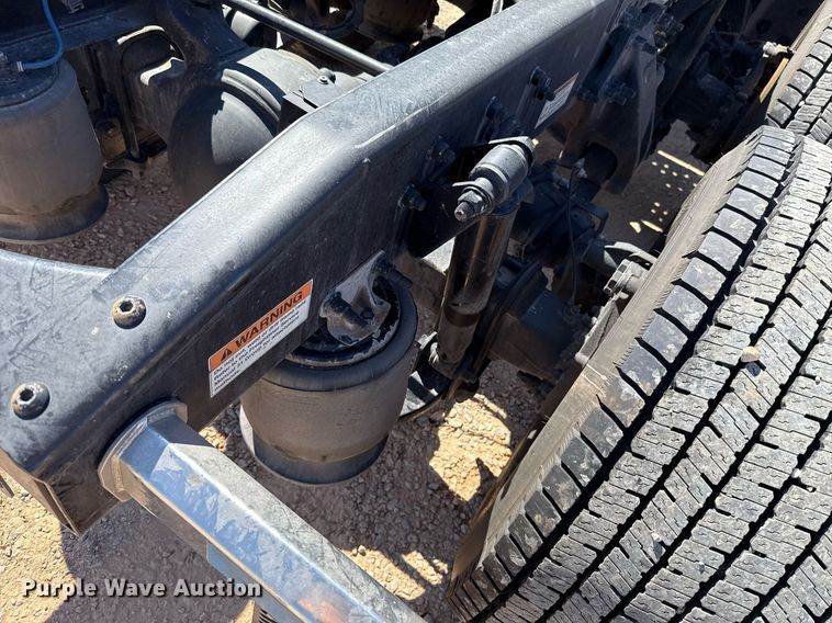 image for item EJ4574 2022 Freightliner Cascadia 126 semi truck