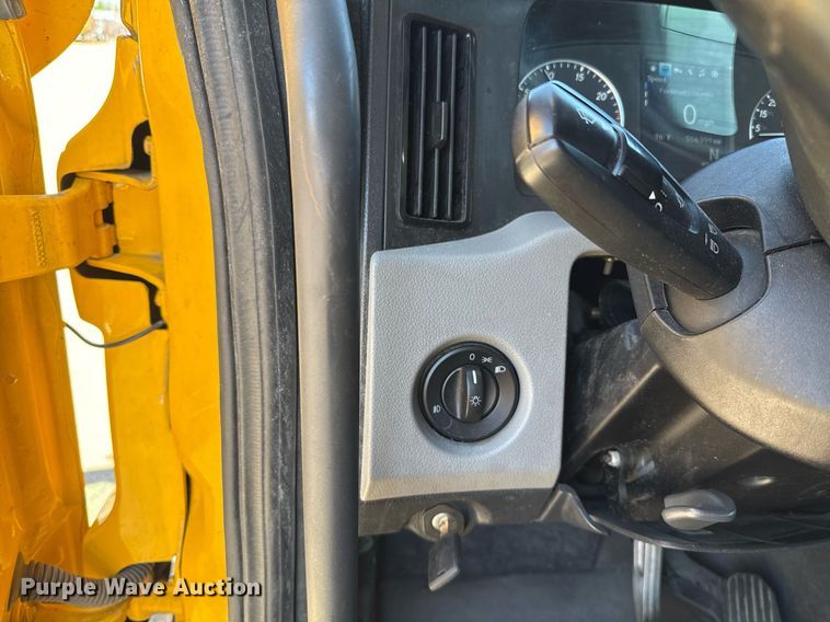 image for item EJ4574 2022 Freightliner Cascadia 126 semi truck