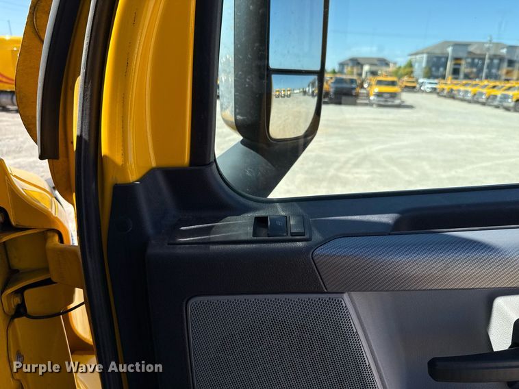 image for item EJ4574 2022 Freightliner Cascadia 126 semi truck