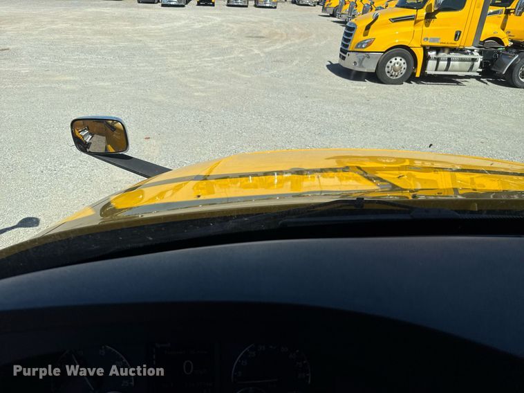 image for item EJ4574 2022 Freightliner Cascadia 126 semi truck