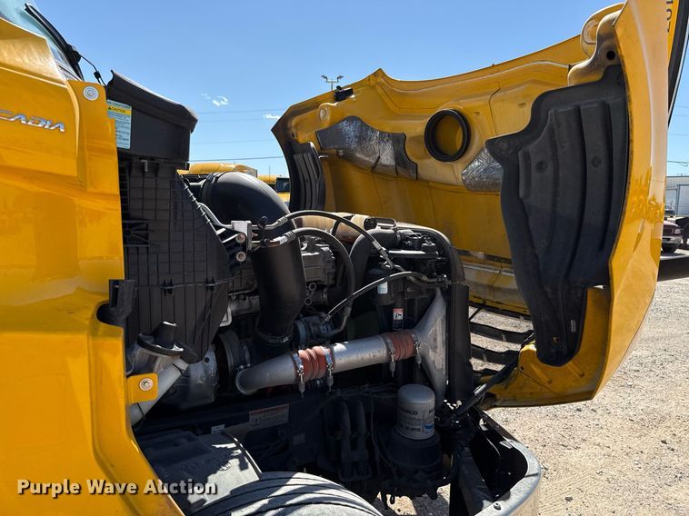 image for item EJ4574 2022 Freightliner Cascadia 126 semi truck