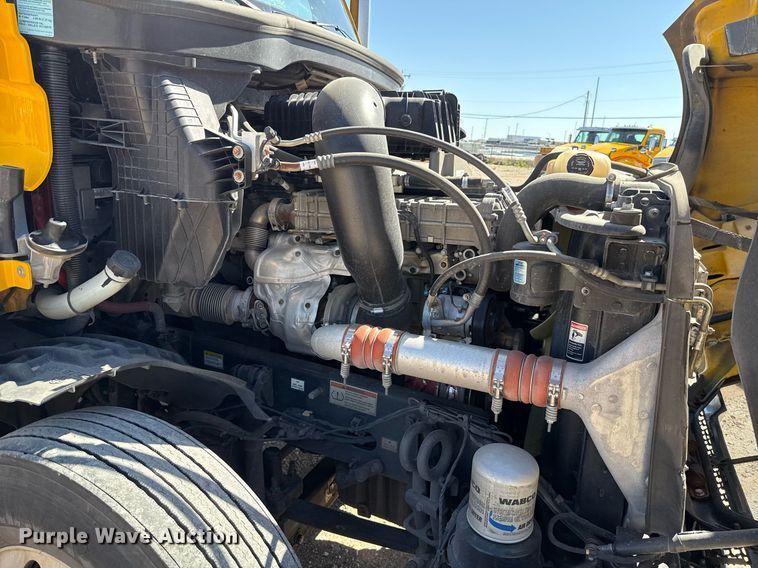 image for item EJ4574 2022 Freightliner Cascadia 126 semi truck