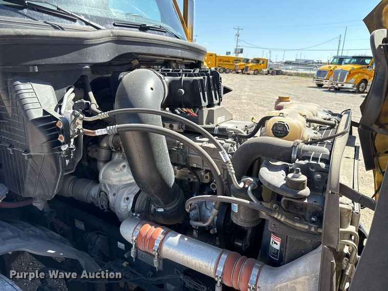 image for item EJ4574 2022 Freightliner Cascadia 126 semi truck