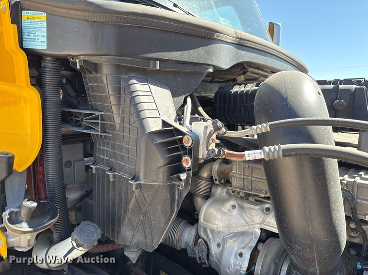 image for item EJ4574 2022 Freightliner Cascadia 126 semi truck