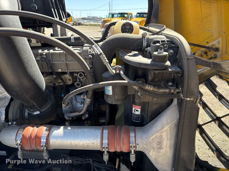 image for item EJ4574 2022 Freightliner Cascadia 126 semi truck