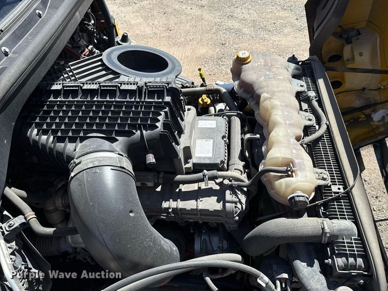 image for item EJ4574 2022 Freightliner Cascadia 126 semi truck