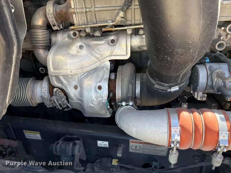 image for item EJ4574 2022 Freightliner Cascadia 126 semi truck