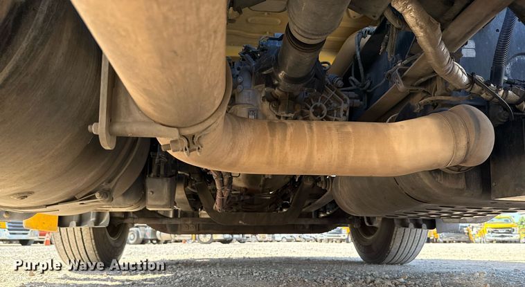 image for item EJ4574 2022 Freightliner Cascadia 126 semi truck