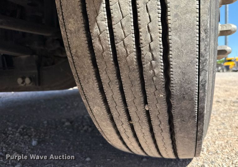 image for item EJ4574 2022 Freightliner Cascadia 126 semi truck