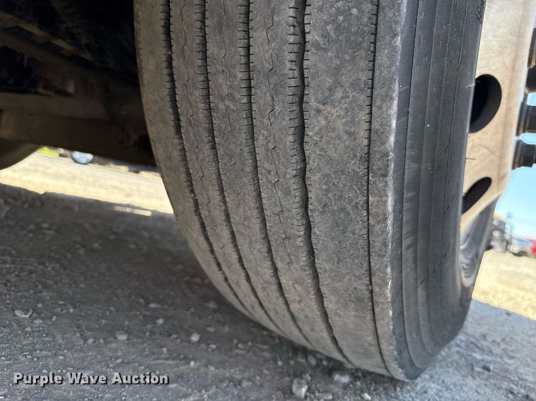 image for item EJ4574 2022 Freightliner Cascadia 126 semi truck