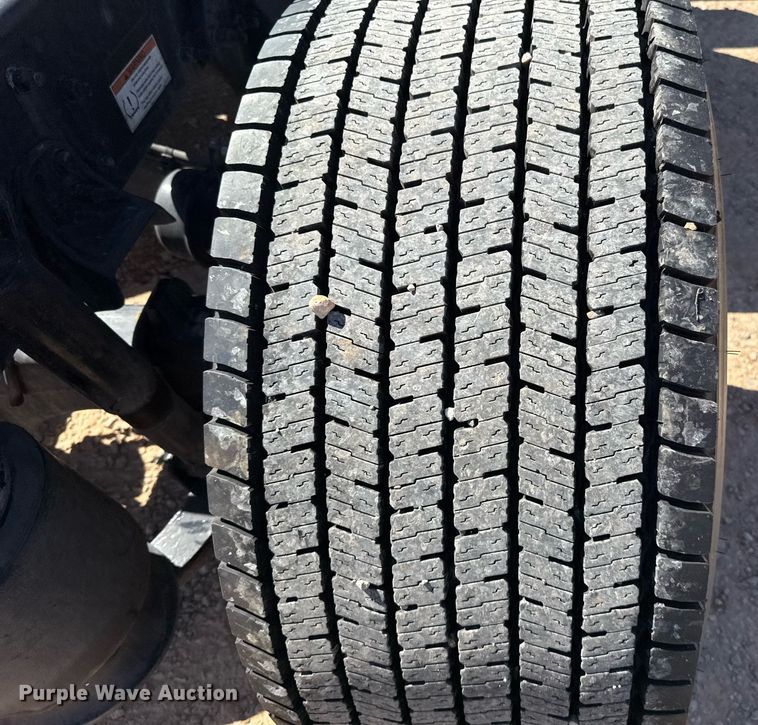 image for item EJ4574 2022 Freightliner Cascadia 126 semi truck