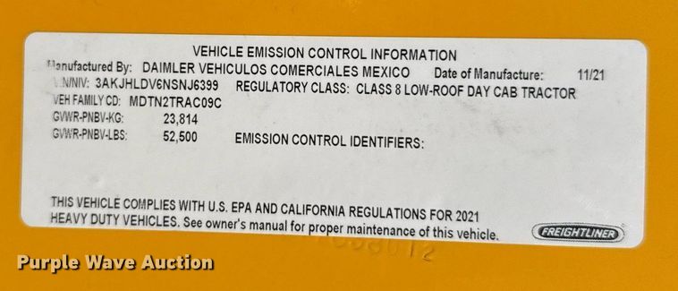 image for item EJ4574 2022 Freightliner Cascadia 126 semi truck