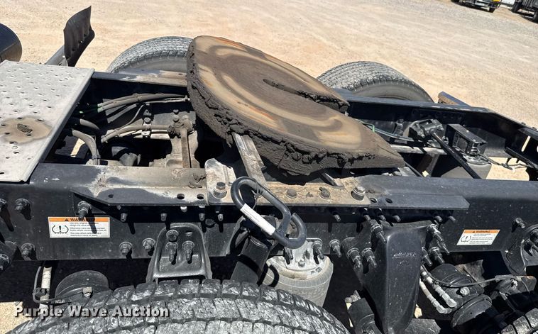 image for item EJ4575 2021 Freightliner Cascadia 126 semi truck