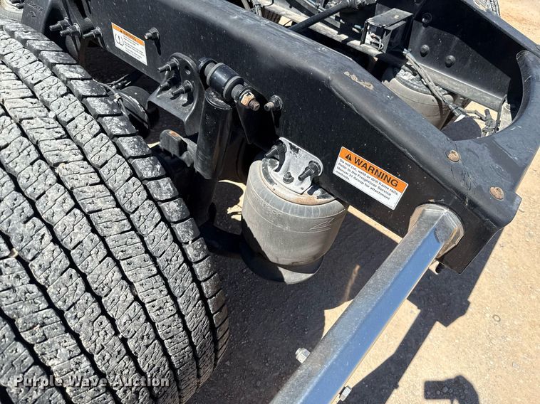 image for item EJ4575 2021 Freightliner Cascadia 126 semi truck