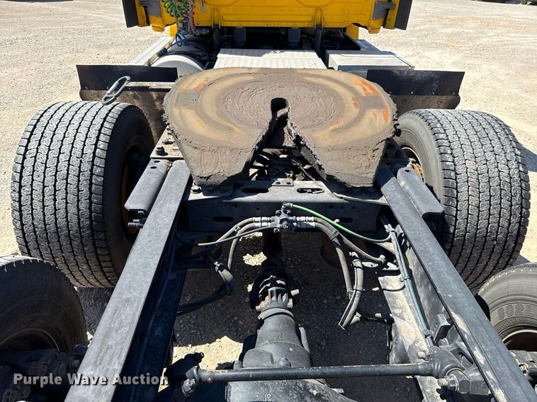 image for item EJ4575 2021 Freightliner Cascadia 126 semi truck